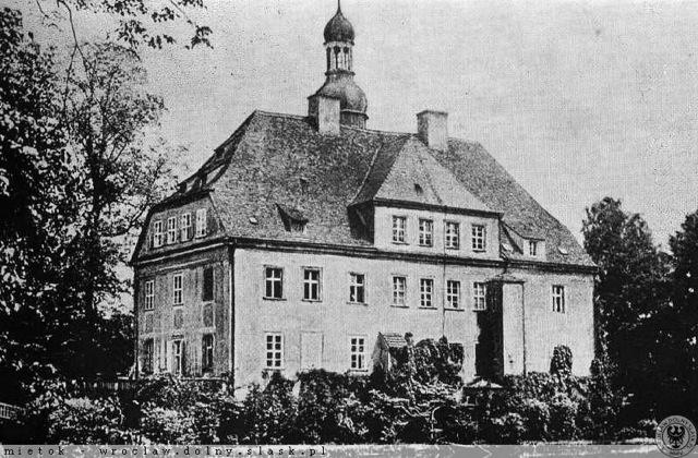Historische Fotografie des Schlosses mit Turm